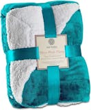 10 Best Lap Blankets in 2022 (Bedsure, MaxKare, and More) 2