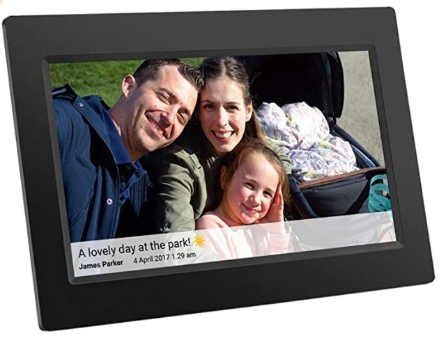 10 Best Wifi Digital Photo Frames in 2022 (Nixplay, Pix-Star, and More) 2