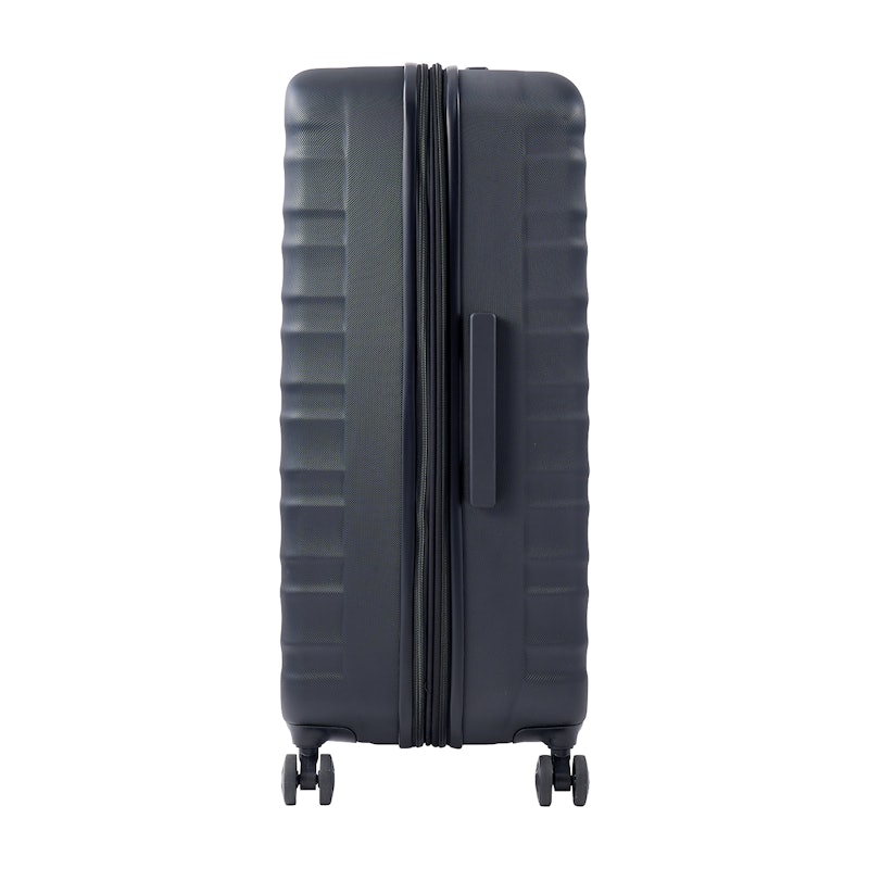30-Inch Hardside Spinner 3
