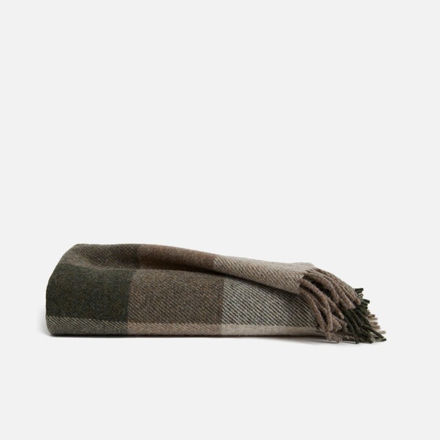 10 Best Winter Blankets in 2022 (Bedsure, Pendleton, and More) 3