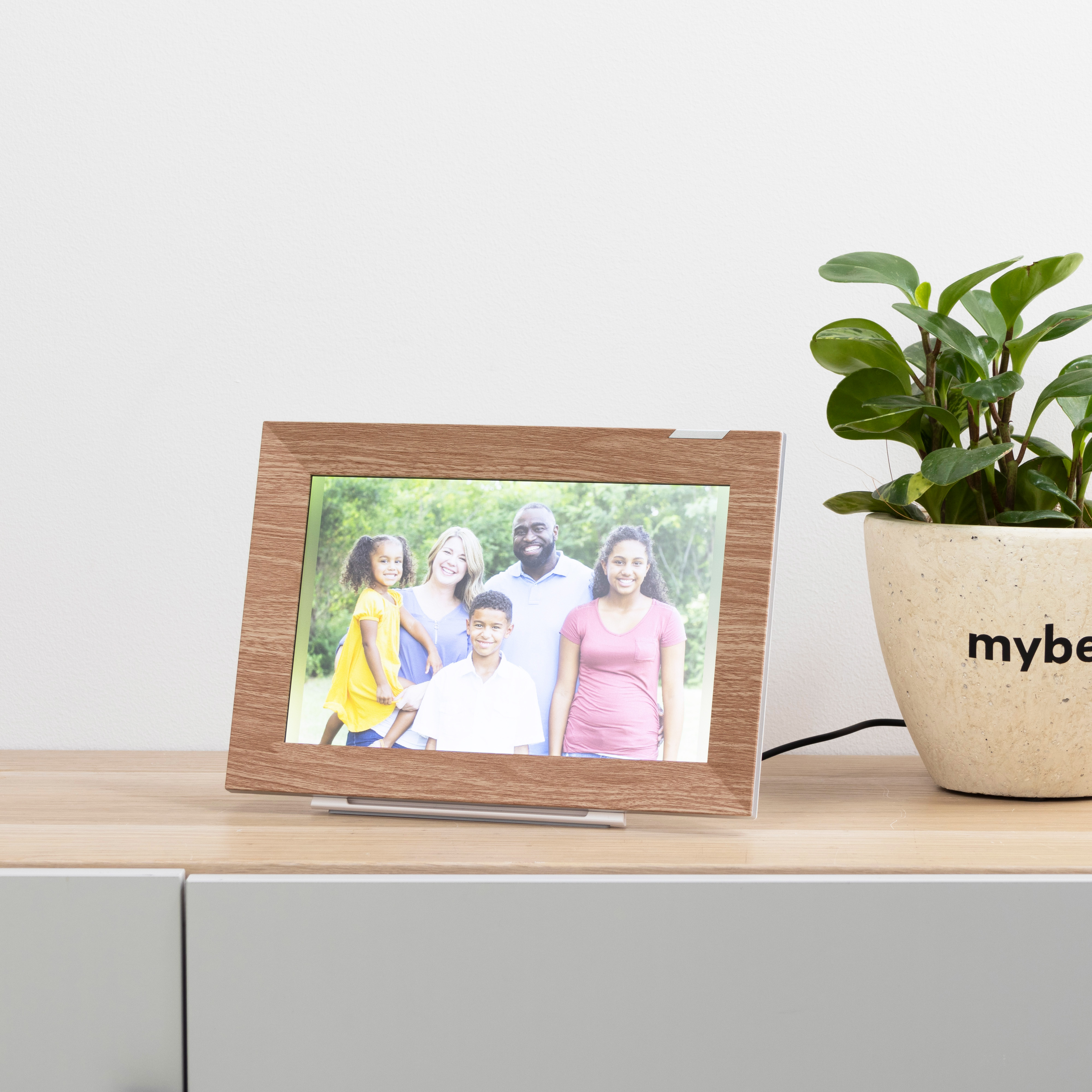 10" HD Touch Screen Wi-Fi Digital Frame 8
