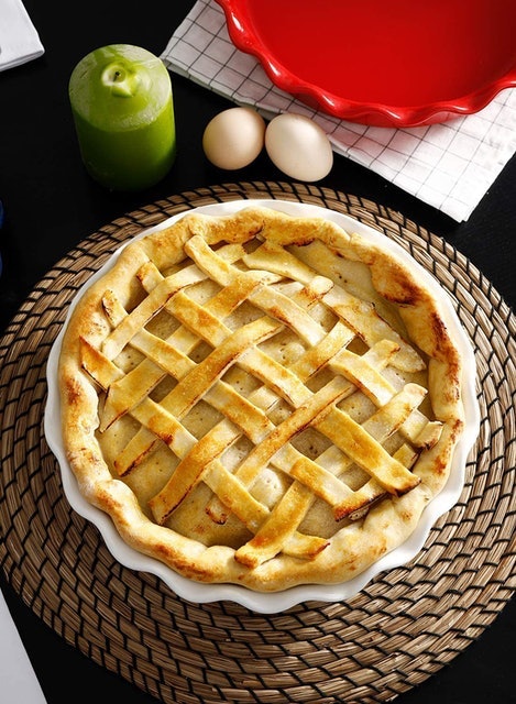 Round Pie Plate With a Ruffled Edge 4