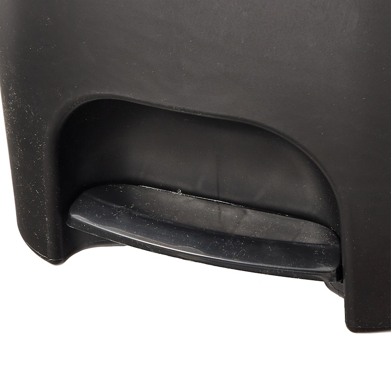 Rubbermaid Classic Step-On Trash Can 5