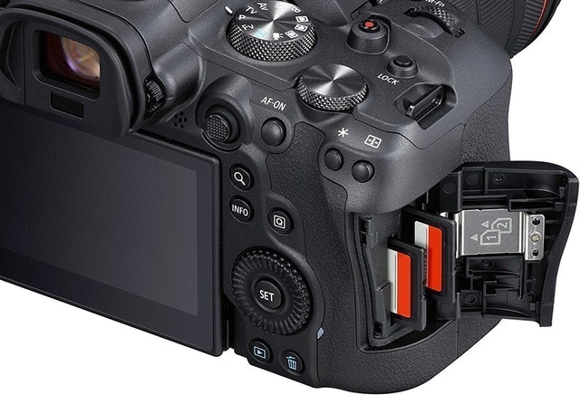 Canon EOS M50 With EF-M 15-45mm Lens 4
