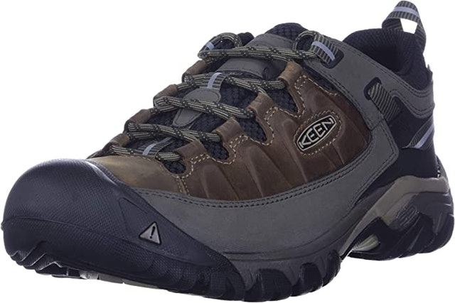 6 Best Men's Waterproof Hiking Boots in 2022 (Outdoor Guide-Reviewed) 2