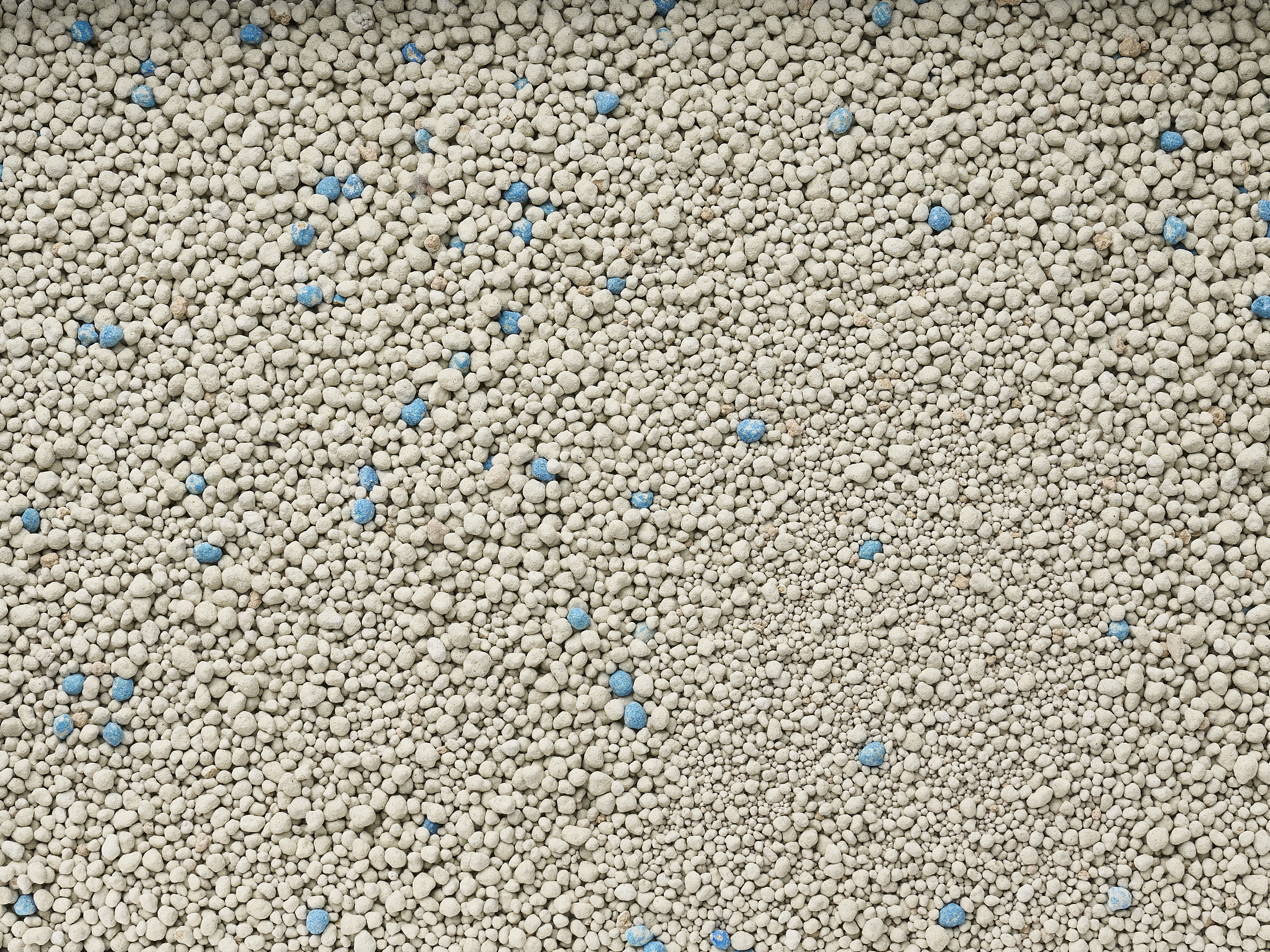 Multi-cat Clumping Litter with Glade Clear Springs 3