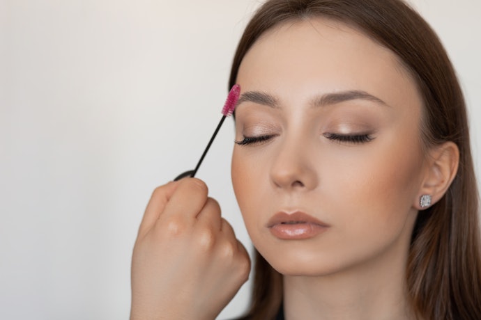 Enhance Eyebrow Fullness All Day Long
