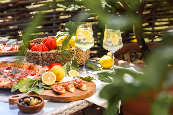 For Health-Conscious Individuals, Reach for Non-Alcoholic Aperitifs with Functional Ingredients