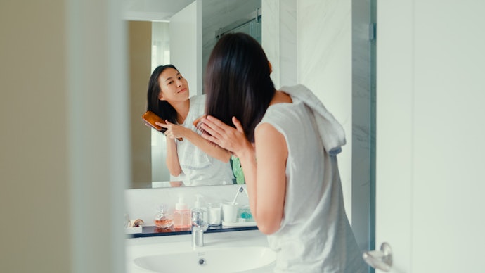 To Remove Buildup on Hair, Look for Salicylic Acid