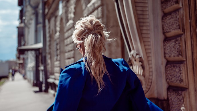 Choose Hair Ties With No-Slip Coating and a Textured Surface for a Secure, All-Day Hold