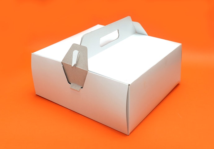 Match the Inner Height and Diameter of the Carrier to Your Cakes