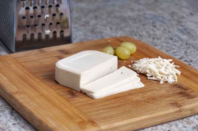 Look for Simple, High-Quality Ingredients That Provide a Creamy or Stretchy Texture