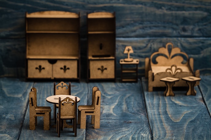 Decide Between Furnished and Unfurnished Dollhouses