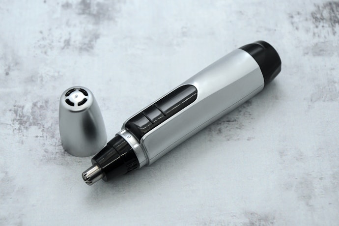Select a Nose Hair Trimmer With Dual-Edge Blades and a Powerful Motor for Quick and Precise Grooming