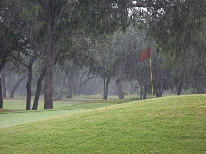 Look for Extra Features Like a Rain Cover for Added Convenience