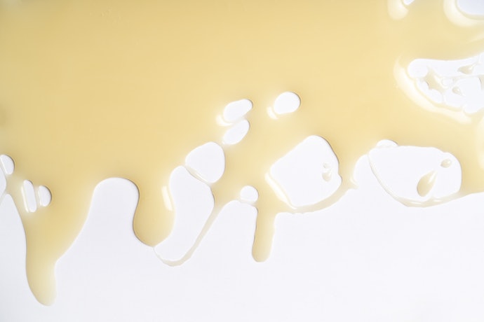 Coconut-Based vs Oat-Based: Choose Vegan Condensed Milk with the Right Consistency