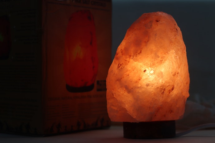 Opt for Salt Lamps with a Gentle, Ambient Glow for a Relaxing, Meditative Atmosphere