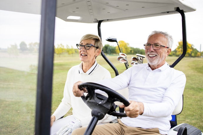 Choose a Bag That’s Easy to Secure to the Cart