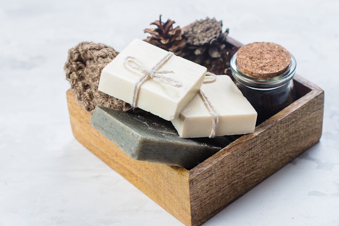 For Men's Everyday Use, Consider Fresh Scents Like Sandalwood, Pine, and Eucalyptus