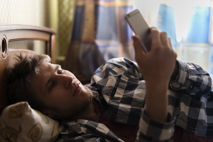 Try a Rotatable Neck Phone Holder to Use the Camera Better