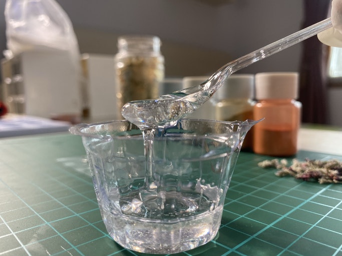 Choose Low-Viscosity Epoxy Resin for a Bubble-Free Finish