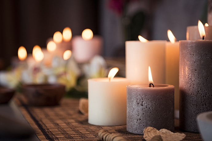 Choose a Set with Candles for a Gift That Creates a Warm, Calming Ambiance