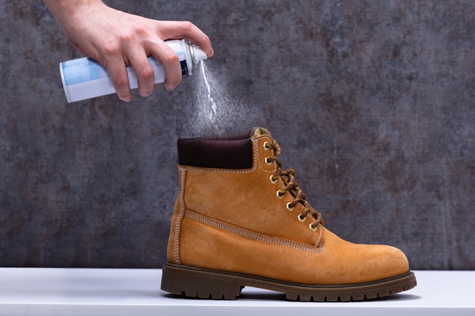 Essential Oils and Zinc Oxide to Kill Germs and Control Odors