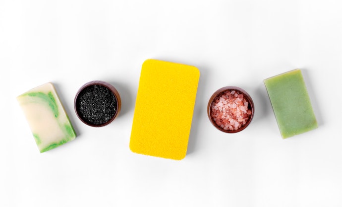 Make Sure There Are Oils, Emollients, or Humectants to Keep Skin Moisturized