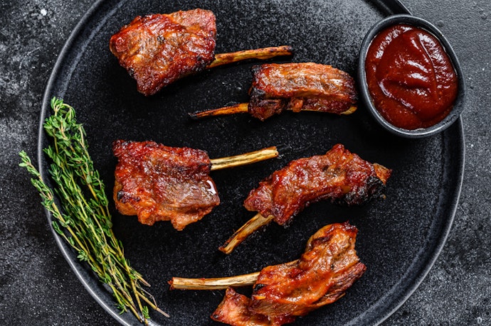 Look for Ingredients Like Ketchup, Brown Sugar, or Molasses for a Sweet Sauce