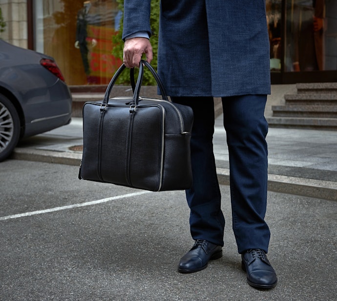 Choose a Leather Weekender Bag for Business Trips
