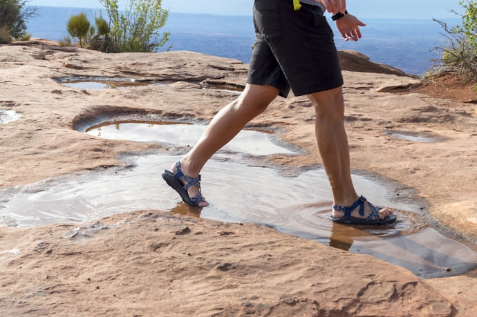 Choose Sandals With Proper Arch Support for Long Walks