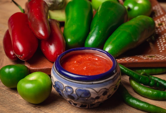 Mild to Medium Heat: Jalapeno, Cayenne, and Tabasco (2,500 - 50,000 SHU)