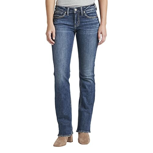 To Achieve a Relaxed Fit, Opt for Low-Rise Jeans